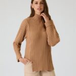 Pullover mit asymetrischem Saum