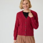 Strickjacke mit Zopfmuster